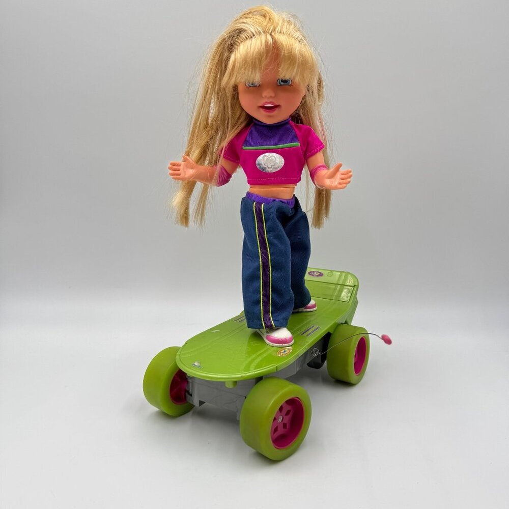 1998 Mattel/Tyco Skateboarding Shannon Doll and Skateboard NO REMOTE Untested